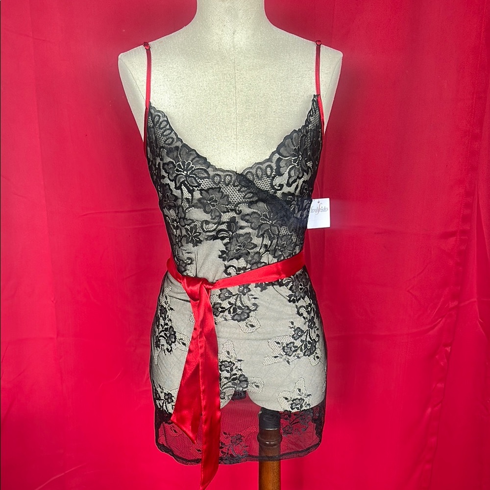 NWT Frederick's of Hollywood Black and Red Lace Chemise